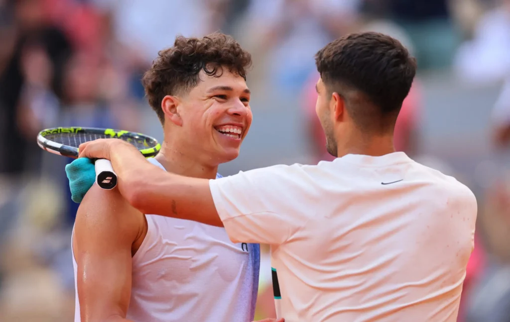Carlos Alcaraz displays sportsmanship at Roland Garros by admitting a foul during his match against Ben Shelton.