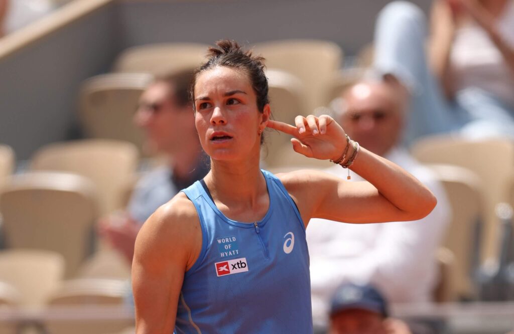 Lois Boisson celebrates after winning her quarter-final match at the French Open, securing a historic semi-final spot.